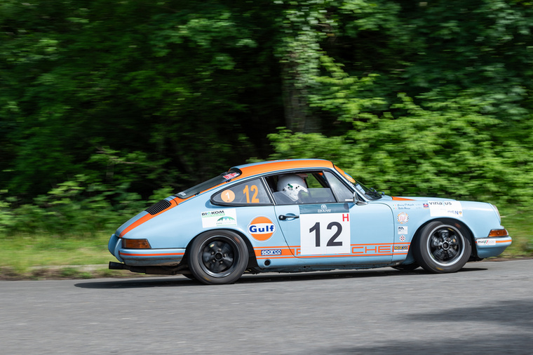 Ez a Porsche 911 S viszont a FIA Historic Rally-n indult