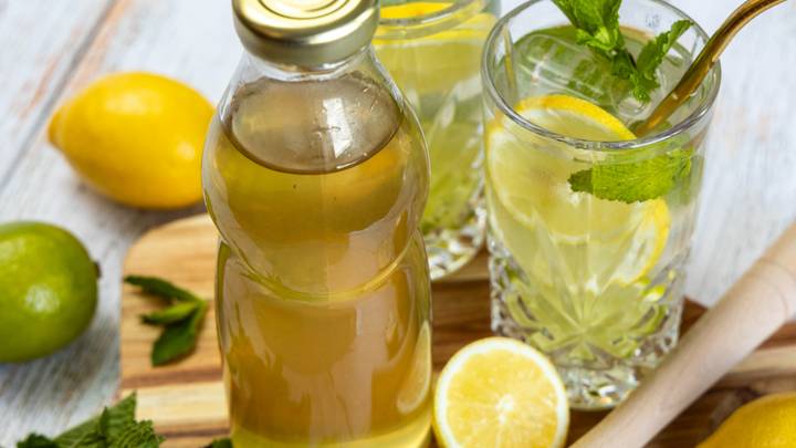 Készíts mentaszörpöt házilag: a legjobb limonádék és koktélok alapja
