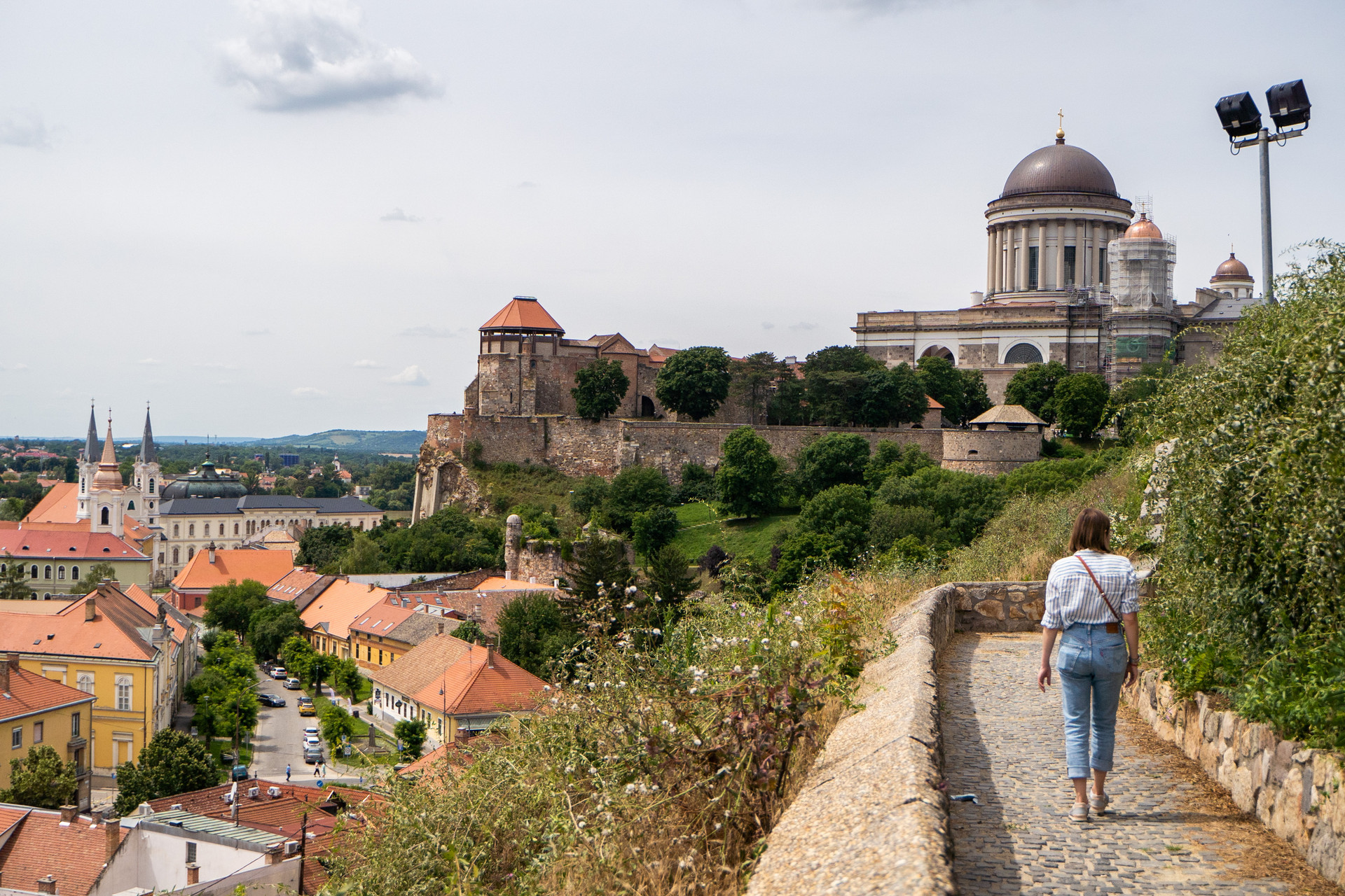 A Szent Tamás-hegyre vezető út