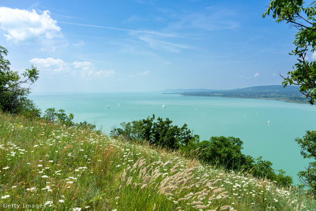 A Balaton nem csak turistával, lángosozóval van tele, hanem érintetlen szépséggel, történetekkel és legendákkal is