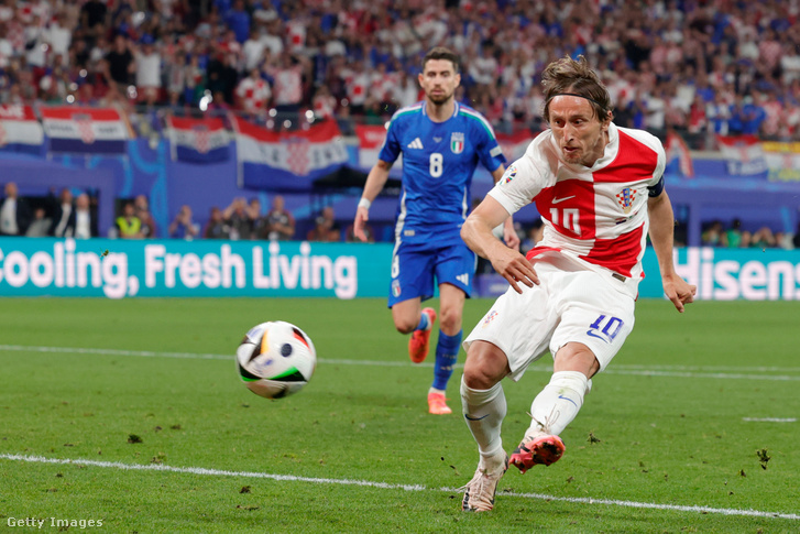 Donnarumma óriási bravúrja után Luka Modric közelről kotorta be a horvátok vezető gólját