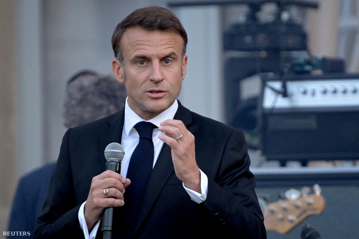 Emmanuel Macron francia elnök beszél az évente megrendezett Fete de la musique egynapos zenei fesztiválon, Párizsban 2024. június 21-én