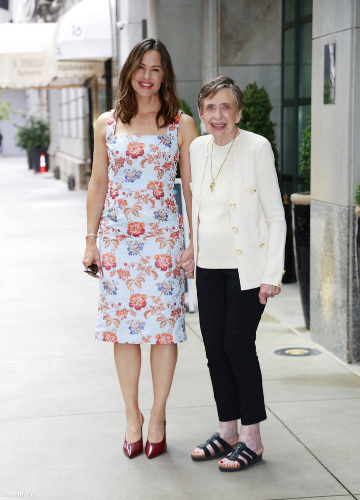 Jennifer Garnert New Yorkban szúrták ki, ahogy 86 éves édesanyjával, Patricia Ann Garnerrel együtt sétál a város utcáin