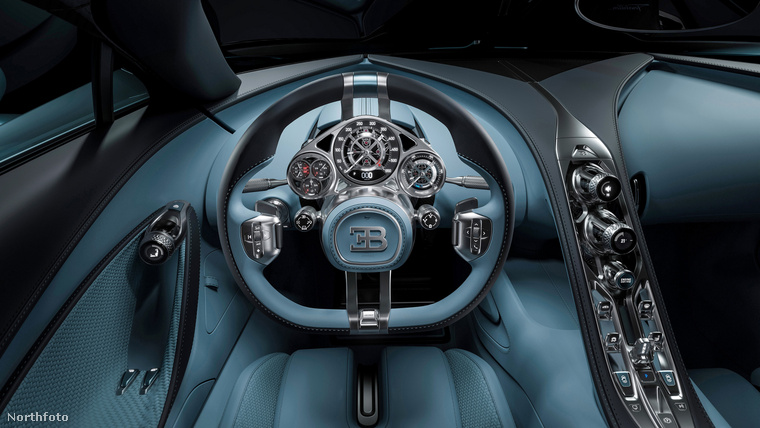 Az új Bugatti gyorsulása is javult: 0-ról 100-ra 2 másodperc, 0-ról 200-ra kevesebb mint 5 másodperc, és 0-ról 300-ra 10 másodperc alatt gyorsul.