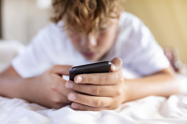 A szakemberek szerint ésszerű időkorlátokat kellene bevezetni a gyerekek napi internethasználatára