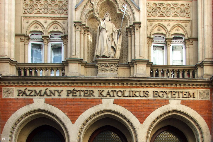 A Pázmány Péter Katolikus Egyetem egyik épülete a főváros VIII. kerületében, a Szentkirályi utcában