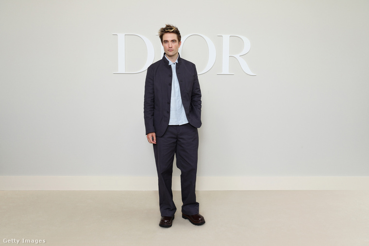 Robert PattinsonA Batman sztárja a Dior bemutatóján jelent meg egy elegáns szettben