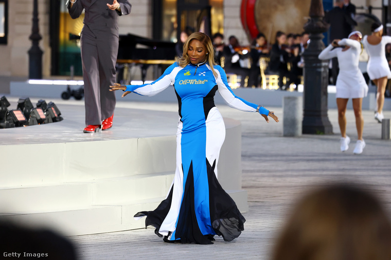 Serena WilliamsA legendás teniszező az Off White különös ruhájában jelent meg a párizsi divathéten