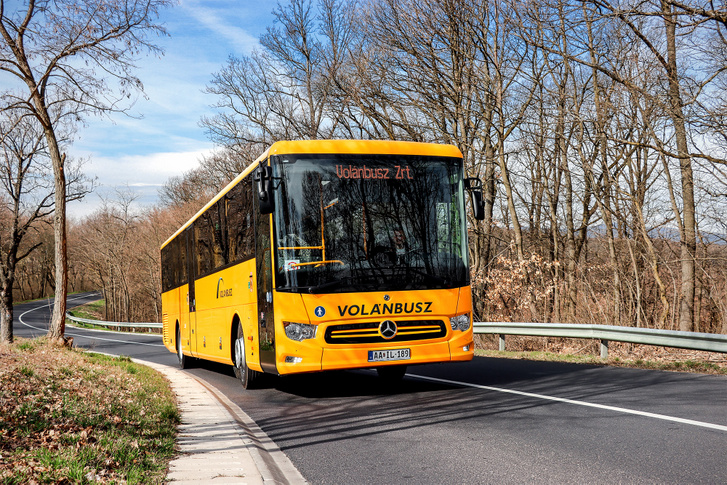 Ilyen és ehhez hasonló buszok tökéletesek lennének az éjszakai utazási igények kiszolgálásához. - kép forrása: Volánbusz