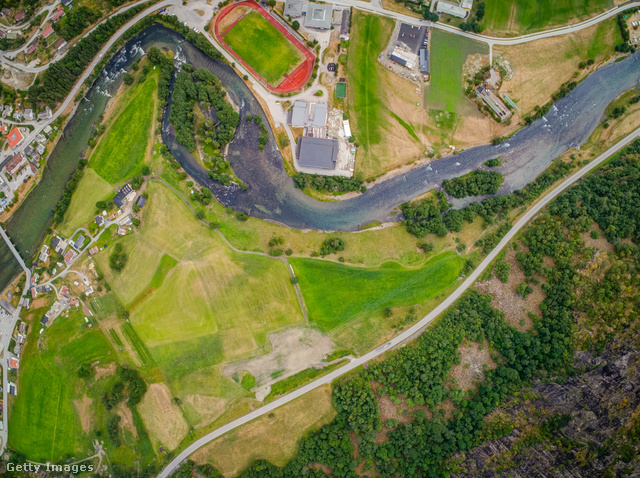 A norvégiai Aurlandban ilyen festői út vezet a világ leghosszabb közúti alagútja felé