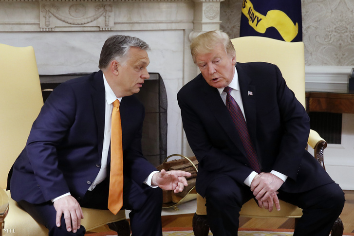 Donald Trump amerikai elnök és Orbán Viktor miniszterelnök megbeszélést folytat a washingtoni Fehér Ház Ovális Irodájában 2019. május 13-án