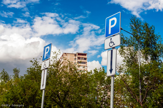 Duplájára emlekedett a mozgáskorlátozott helyen való pakolásért járó bírság is