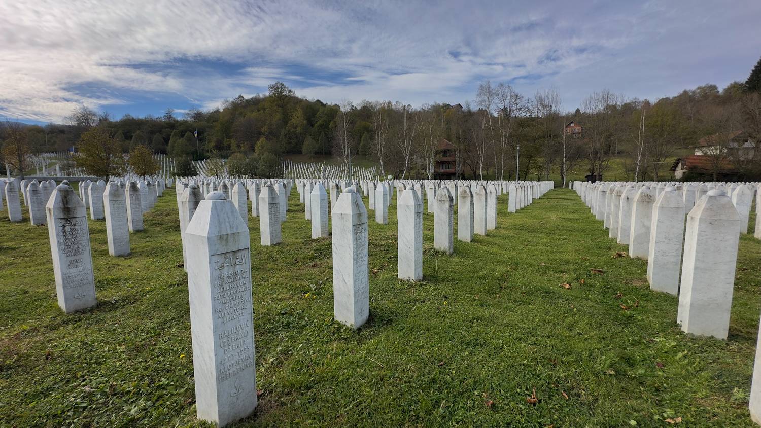 A srebrenicai népirtás emlékhelye Potočariban.