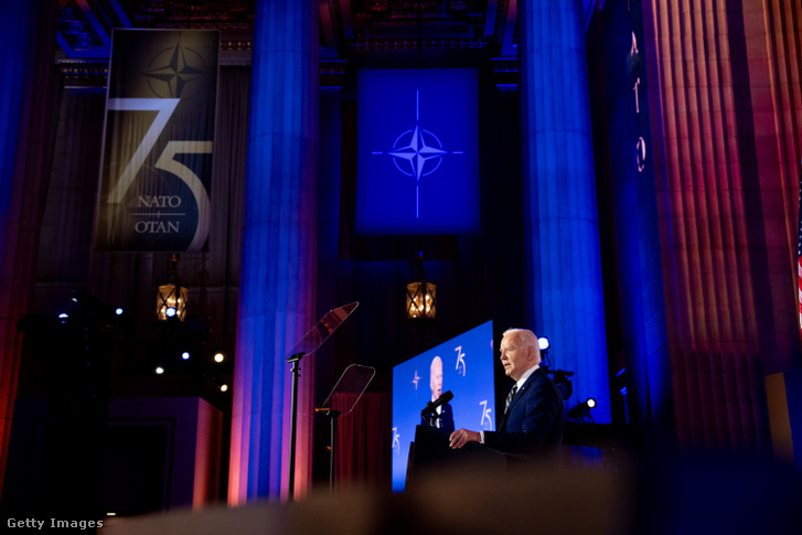 Joe Biden amerikai elnök beszédet mond a NATO 75. évfordulóját ünneplő rendezvényen az Andrew Mellon Auditoriumban, Washingtonban, 2024. július 9-én