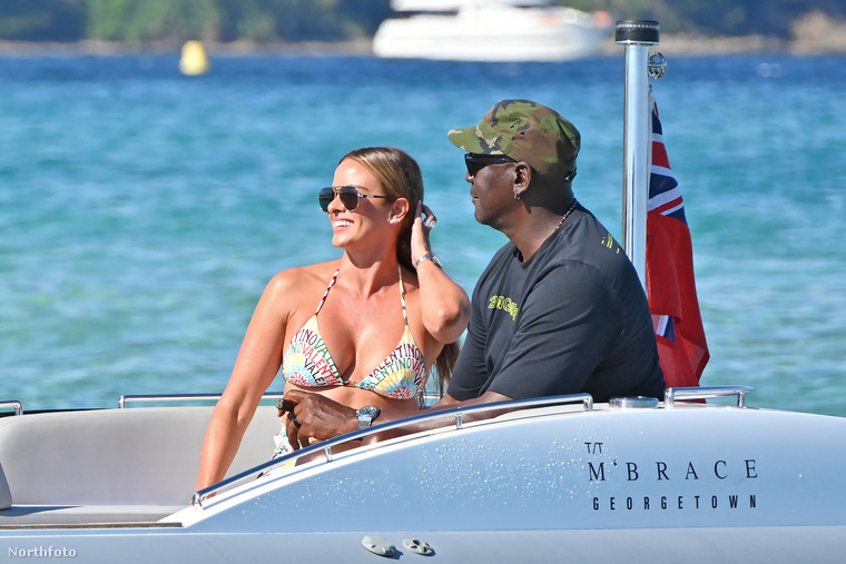 Michael Jordan Saint-Tropez partjainál hajózott feleségével, Yvette Prietoval