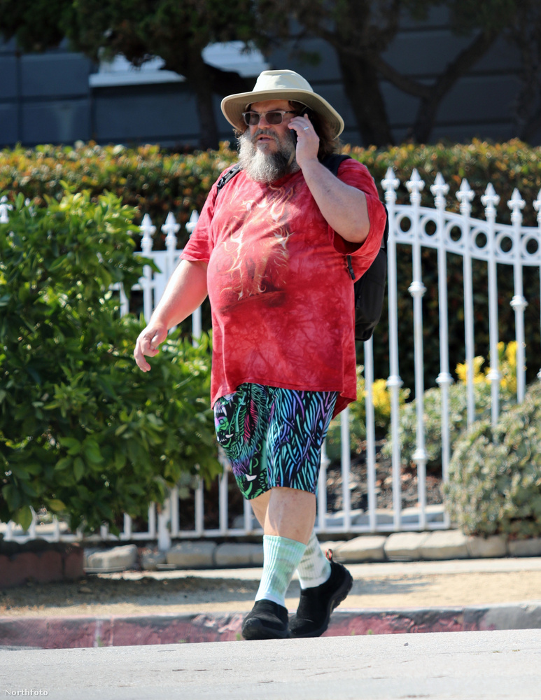 Jack Black Los Angeles utcáin sétálgatott, amikor lencsevégre kapták a paparazzik