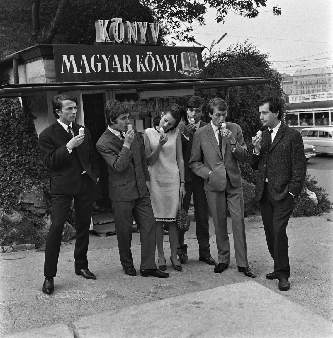 Koncz Zsuzsa énekesnő és a Metro együttes, Szent Gellért tér, Szent Gellért rakpart – Kelenhegyi út sarok, 1965