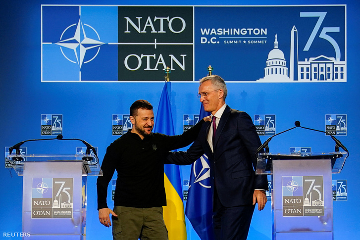 Volodimir Zelenszkij ukrán elnök és Jens Stoltenberg NATO-főtitkár sajtótájékoztatón vesz részt a NATO 75. évfordulós csúcstalálkozóján az Egyesült Államokban
