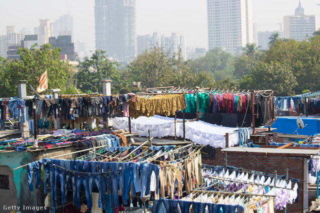 Amerre szem elátt, mindenhol ruhák lengedeznek a Dhobi Ghat területén