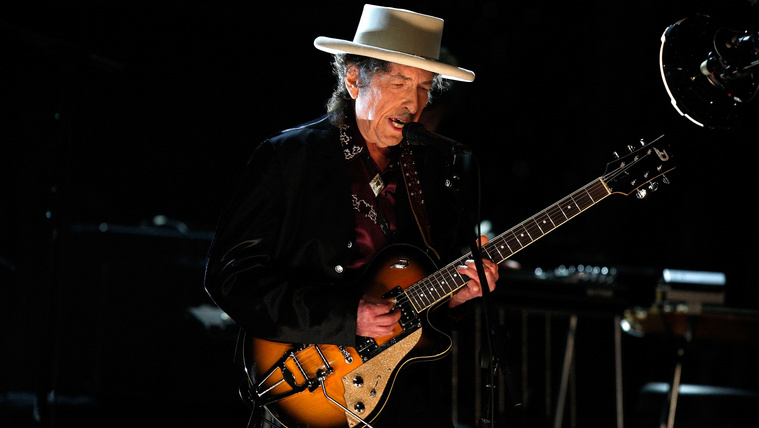 Bob Dylan kitiltotta a mobiltelefonokat az európai turnéjáról