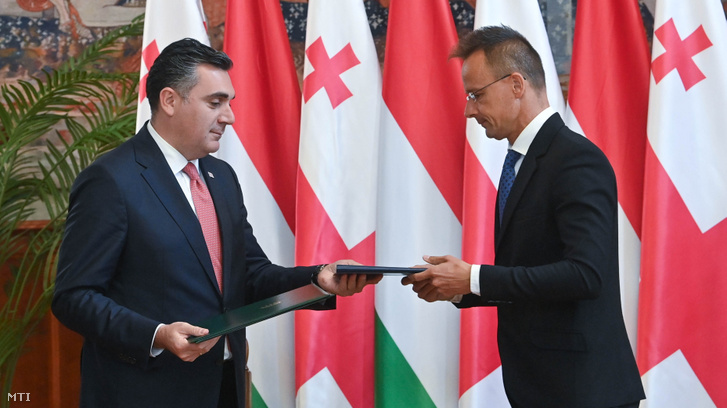 Szijjártó Péter külgazdasági és külügyminiszter (j) és Ilia Darcsiasvili georgiai külügyminiszter (b) 2024. július 19-én