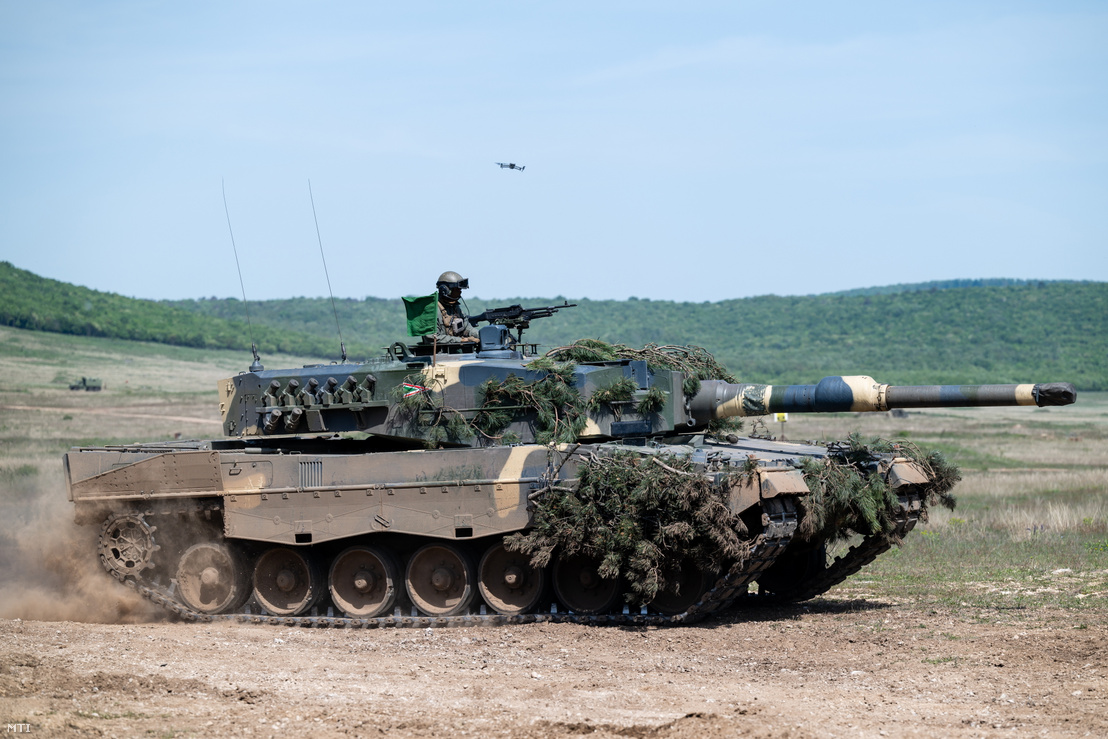 Leopard 2A4 harckocsi a Magyar Honvédség páncéltörő képesség hatásbemutató gyakorlatán Hajmáskéren 2024. április 29-én