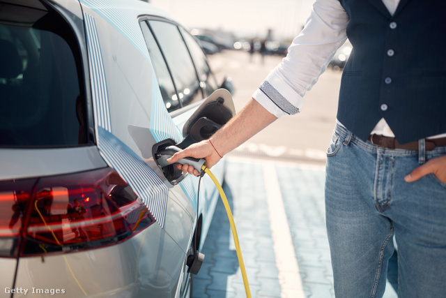 Visszahívják a hibás autókat, de az elektromos autók alapvetően nem gyulladnak ki gyakrabban a benzineseknél