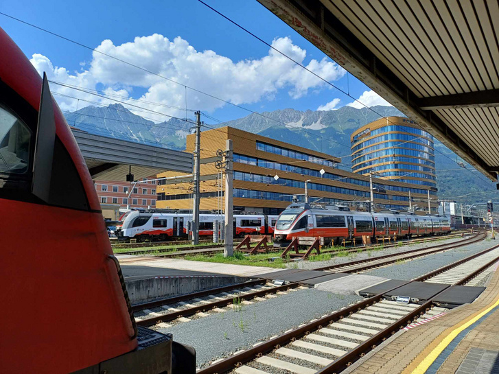 Innsbruck főpályaudvara egészen festői útitársam felvételén.