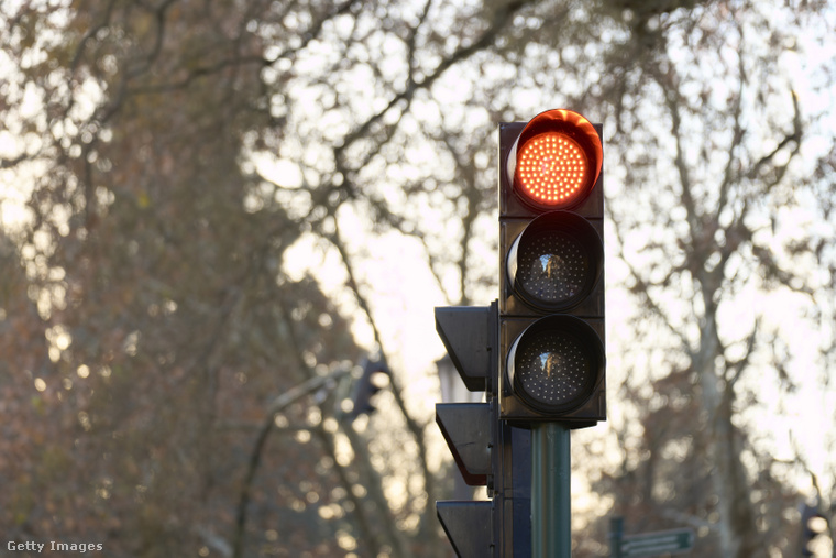 A közlekedési lámpák optimalizálásában sokat segíthet a mesterséges intelligencia. (Fotó: aire images / Getty Images Hungary)