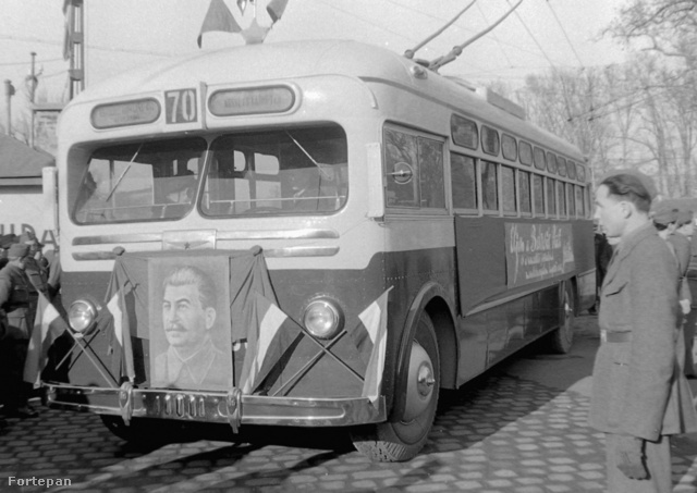 A Sztálin iránti tiszteletből 70-es számot kapott troli Budapesten 1949-ben