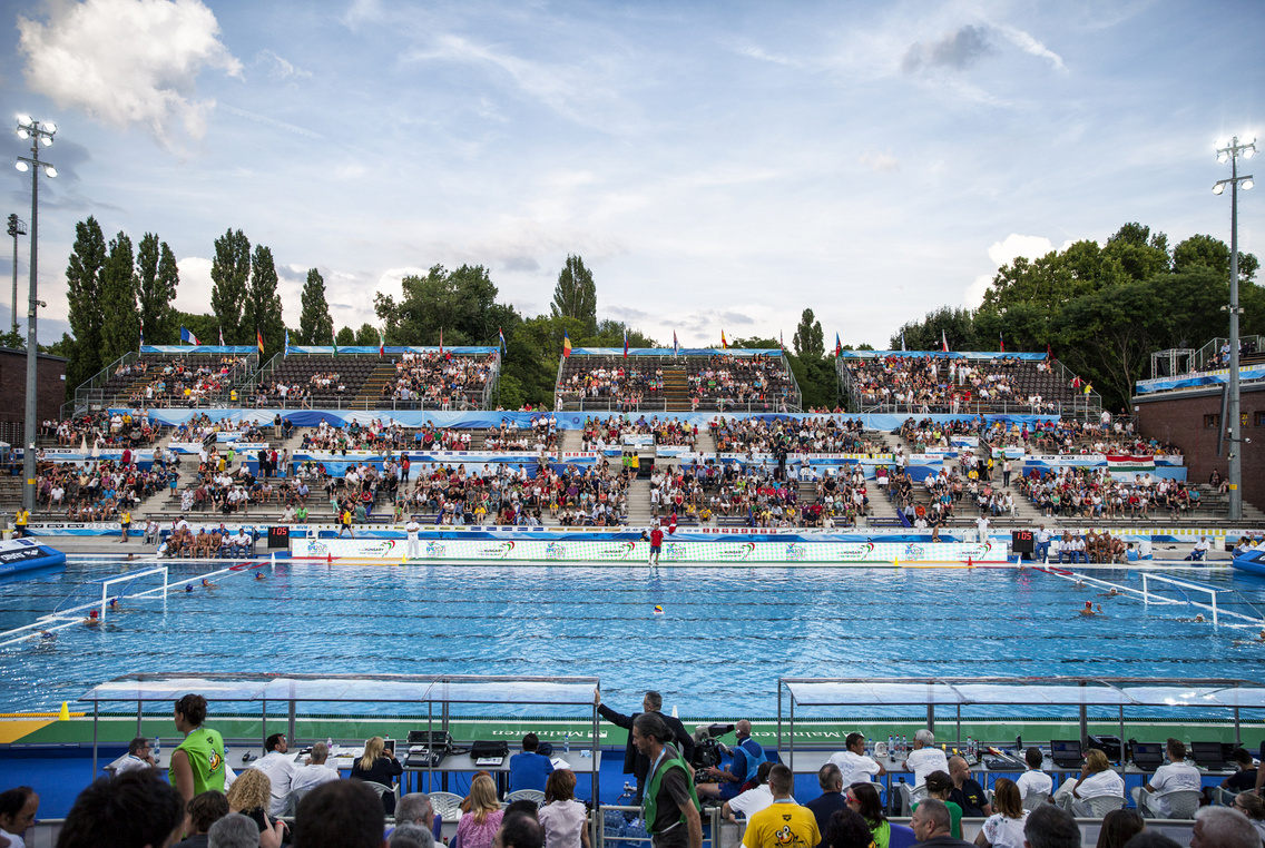 A kinti medence sportesemény alatt