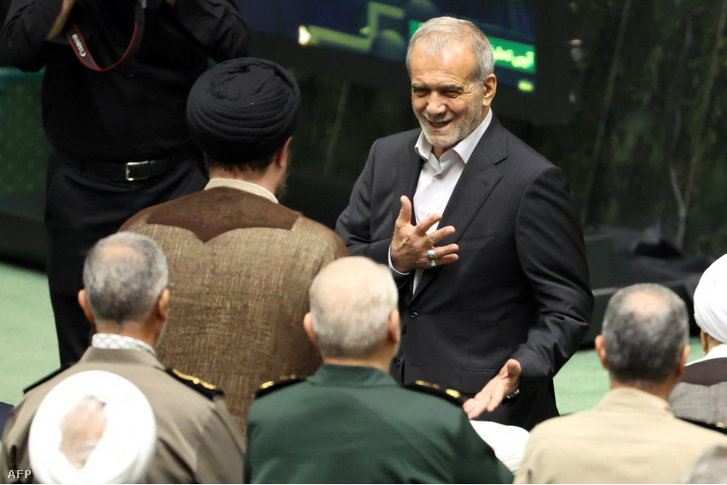 Az új iráni elnök, Maszúd Peszeskján beiktatása 2024. július 30-án