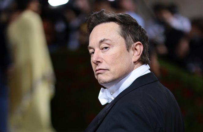 Elon Musk már két ember koponyájába is chipet ültetett