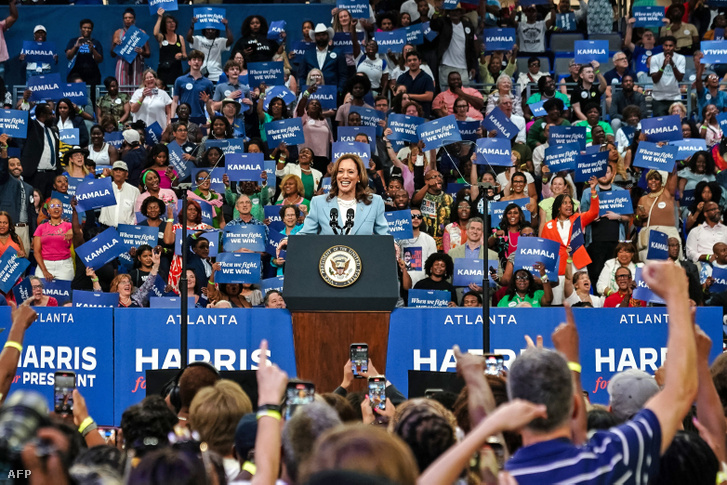 Kamala Harris, az Egyesült Államok alelnöke és 2024-es demokrata elnökjelöltje beszél egy kampányrendezvényen a Georgia állambeli Atlantában 2024. július 30-án