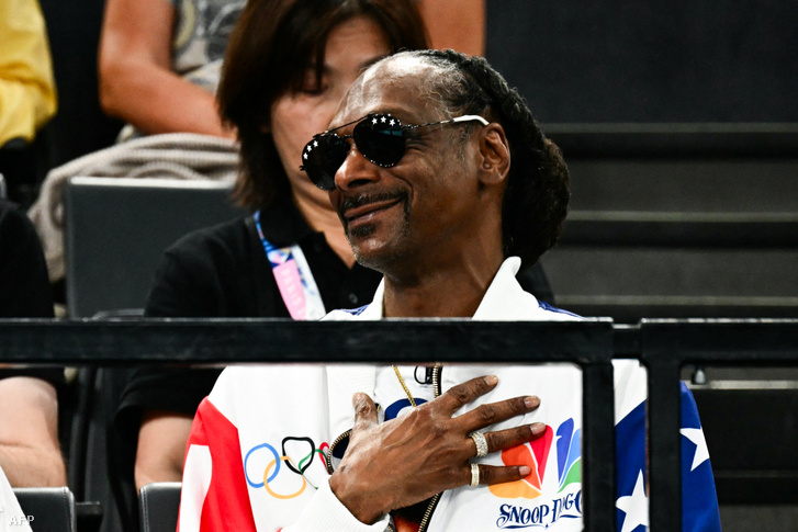 Snoop Dogg a 2024-es párizsi olimpiai játékokon a párizsi Bercy Arénában