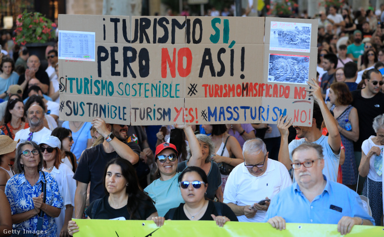 Tüntetés Mallorcán. (Fotó: picture alliance / Getty Images Hungary)