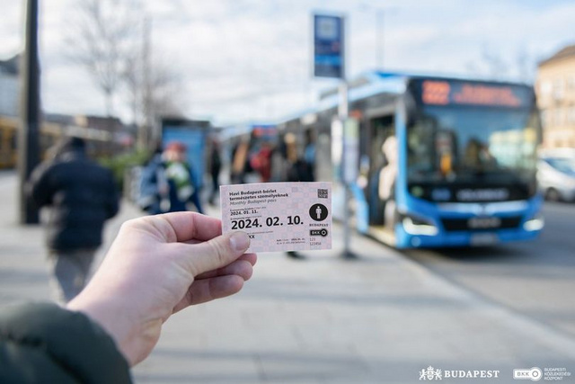 Az ingyenesnek ígért bérletet eredeti BKK-s fotóval hirdetik