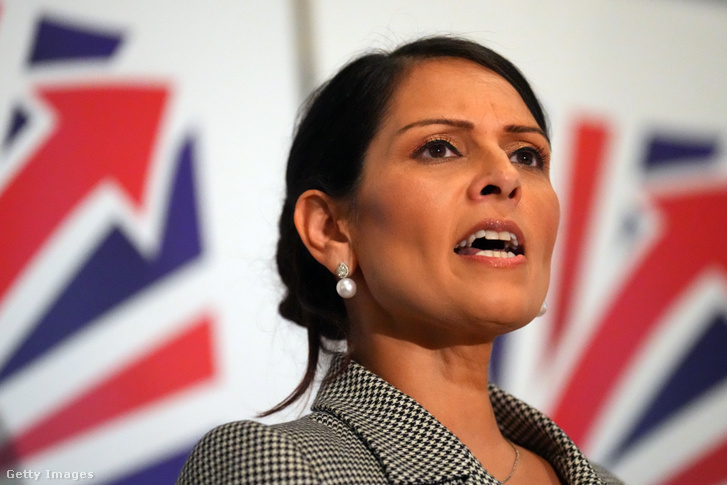 Priti Patel 2023. október 2-án Manchesterben, Angliában