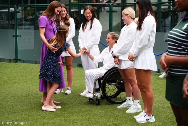 Katalin hercegné Wimbledonba lányát vitte el, a videóban azonban Vilmossal szerepel