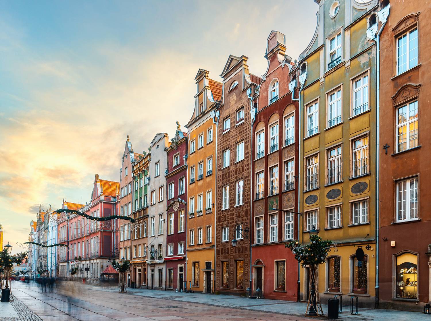 Gdańsk óvárosa híres a színes, történelmi épületeiről, gyönyörű tereiről, kis utcáiról.