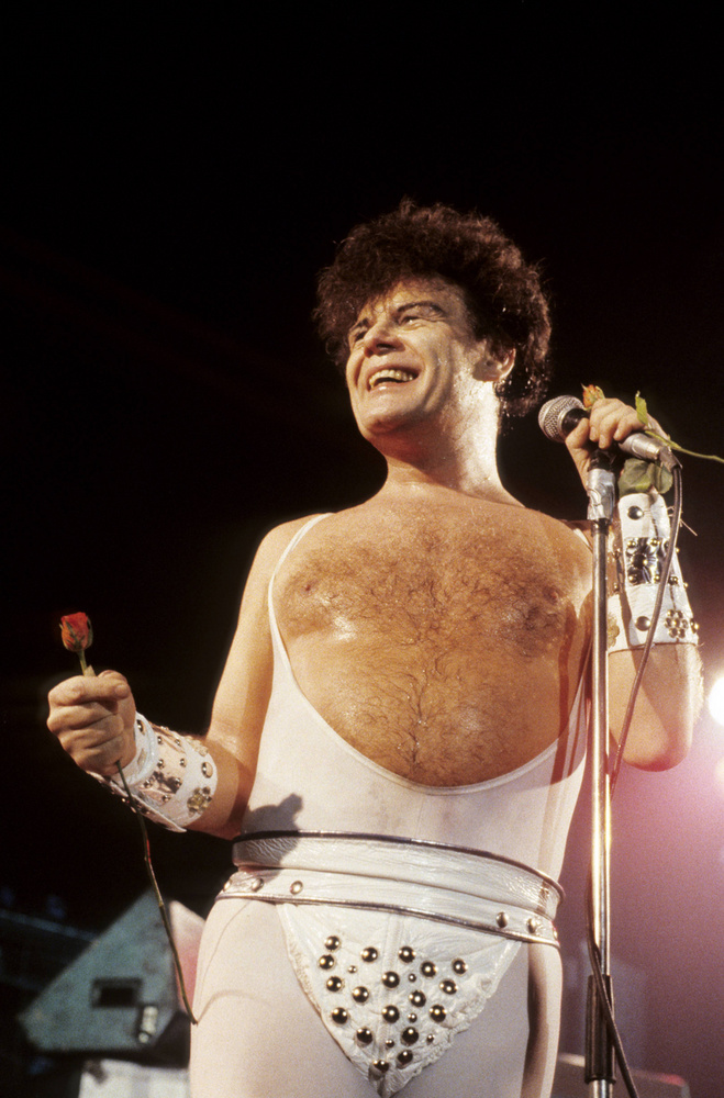 Gary Glitter, a hetvenes évek egyik glam-rock sztárja sem fogta vissza magát