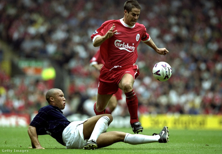 Jamie Redknapp a Liverpoolból és Mickael Silvestre a Manchester Unitedből az FA Carling Premiership mérkőzésén az Anfielden 1999. szeptember 11-én