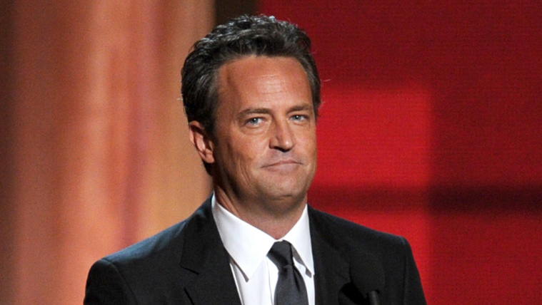 Fordulat Matthew Perry halálának ügyében: rendőrök vittek el egy embert