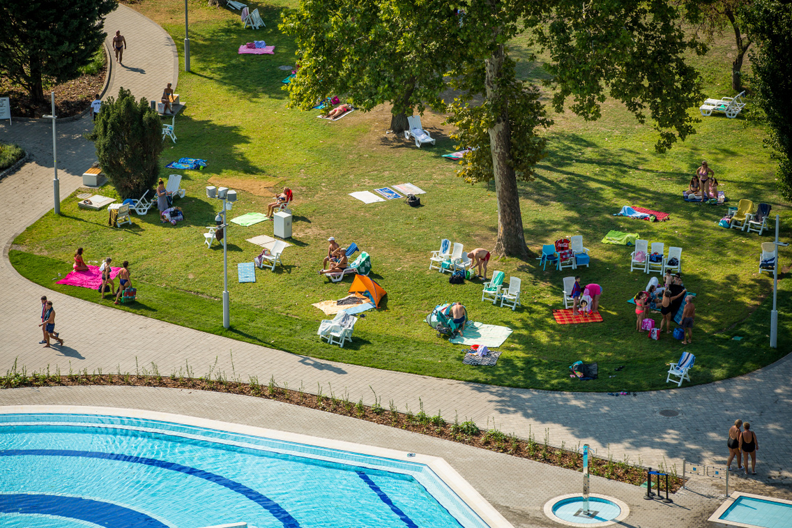 Nagy utazás, nagy múzeumozás, nagy strandolás – Mit csináljunk a hosszú ...