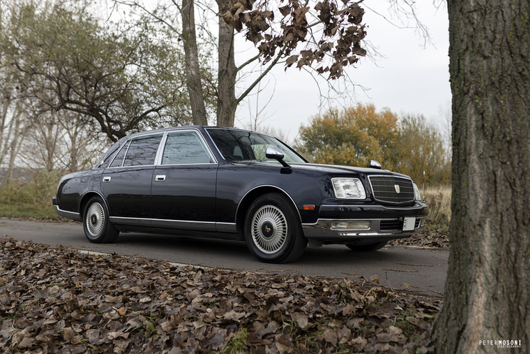 Toyota Century - Ha kevés az S osztály&nbsp;A Toyota a legfinomabb autóját megtartotta Japánnak: a végtelenül igényes luxuslimuzint, vagyis a Century-t csak a szigetországban forgalmazták