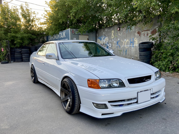 Toyota Chaser - Supra, négy ajtóval&nbsp;Európában kevésbé ismert típus a Toyota nagy, hátsókerekes szedánja, a Mark II, Cresta és Cressida néven is forgalmazott Chaser