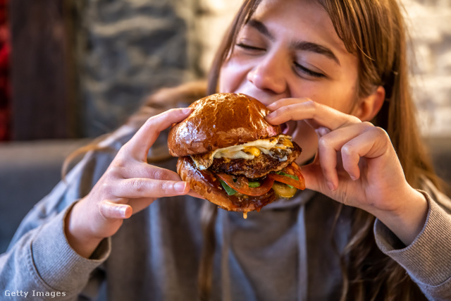 Nagyon finom a hamburger, de ha csak vörös húsokon élünk, akkor egy idő után kellemetlen tünetekkel szembesülhetünk