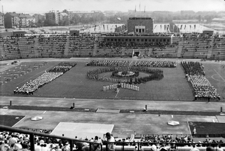 Ünnepség az alkotmány elfogadásának ötödik évfordulóján, 1954. augusztus 20-án