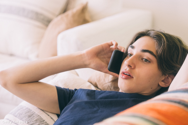 A mobiltelefonok túlzott használata a kibocsátott sugárzás miatt nem ajánlott, figyeljünk a mértékre