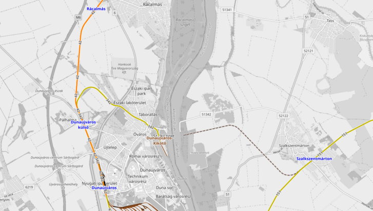 Az összekötendő vonalszakaszok Dunaújváros északi részén - Forrás: Open Railway Map
